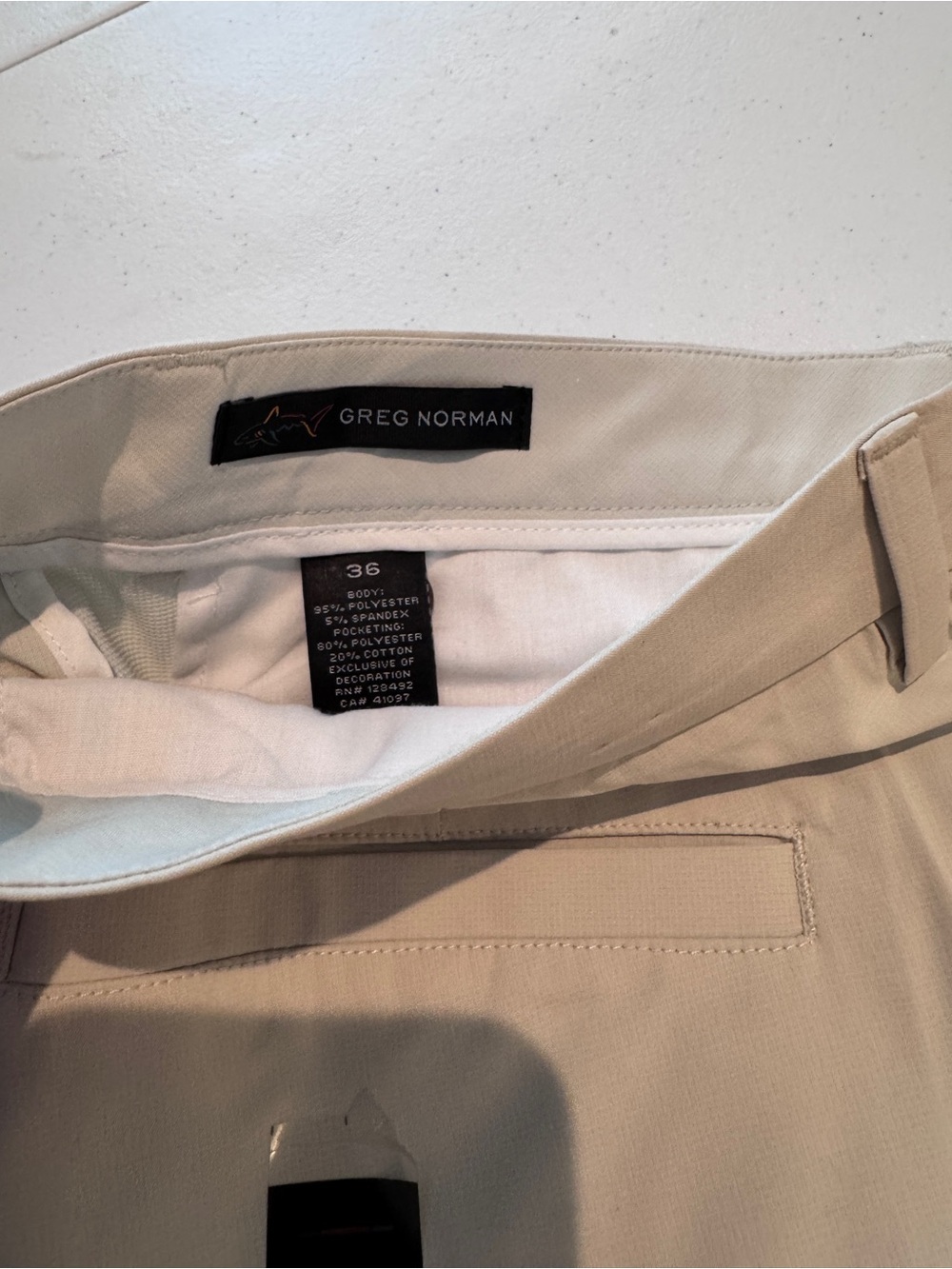 NWOT Greg Norman Performance Golf Shorts Men’s 36 Khaki Beige Stretch - Picture 4 of 7
